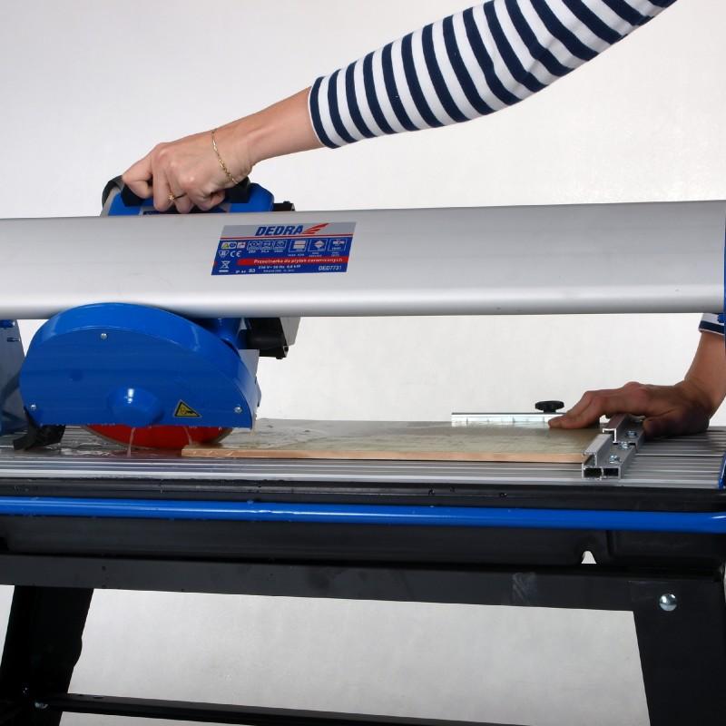 Burkolólap vágó 800W eltolható vágófejjel, vágáshossz max. 520mm 0