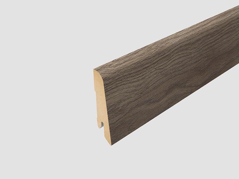 SZEGÉLYLÉC L586 SORIA BARNA TÖLGY, EPL181/H3133 LAMINÁLT PADLÓHOZ 2400x17x60mm 0