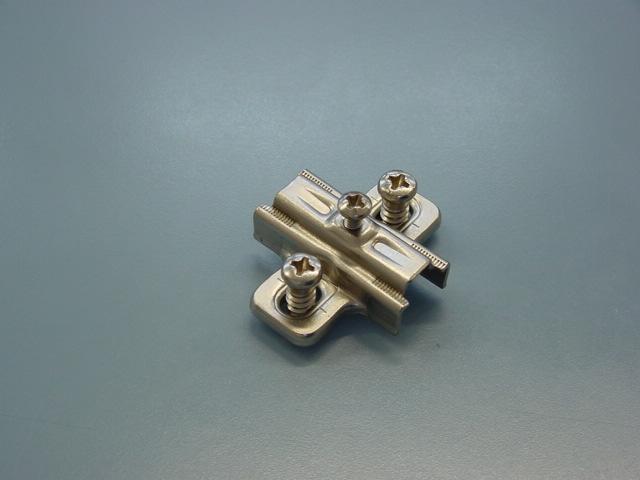 PÁNTALÁTÉT SALICE B2VGH69 CSAVARRAL NORMÁL, 6 mm NIKKEL 0