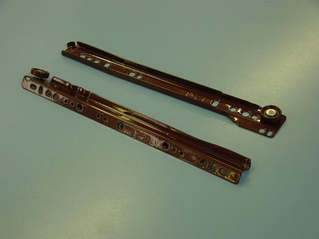 GÖRGŐS FIÓKCSÚSZÓ ART 4500 ÖNBEHÚZÓS 300 mm TEHERB: 25 kg BARNA 0