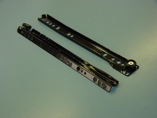 GÖRGŐS FIÓKCSÚSZÓ ART 4500 ÖNBEHÚZÓS 250 mm TEHERB: 25 kg FEKETE 0