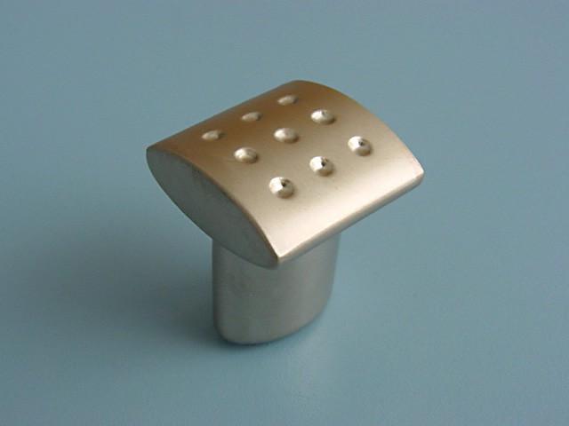 Megszűnt-BÚTORFOGANTYÚ 1314-20 GOMB MATT NIKKEL 0