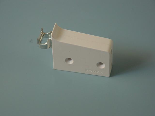 804-ES VASALAT FEHÉR 77×48×18 mm 0